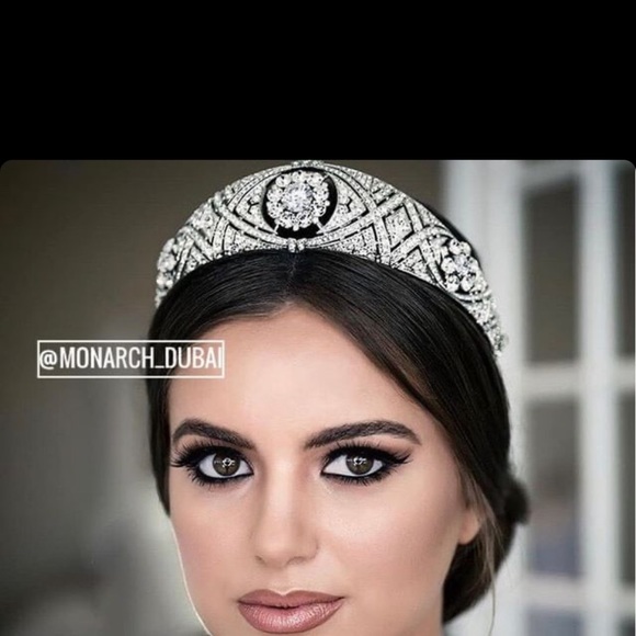 Wedding tiara/headpiece main image 7